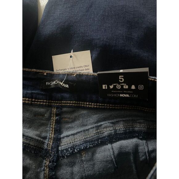 Fashion Nova Women Dark Wash Shorts Size 5 NWT - Picture 6 of 8
